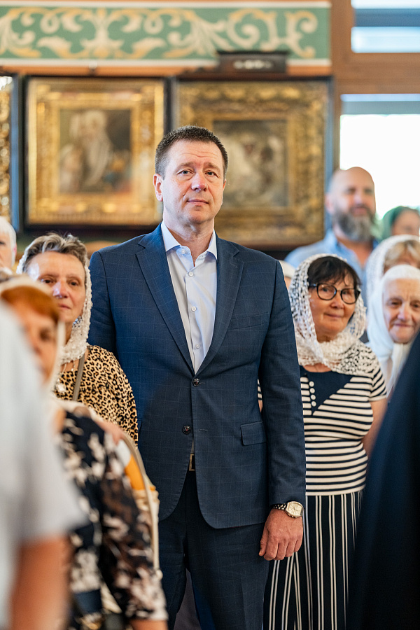 Божественная литургия в Никольском храме посёлка Володарского Ленинского г.о. в день перенесения мощей святителя Николая Чудотворца